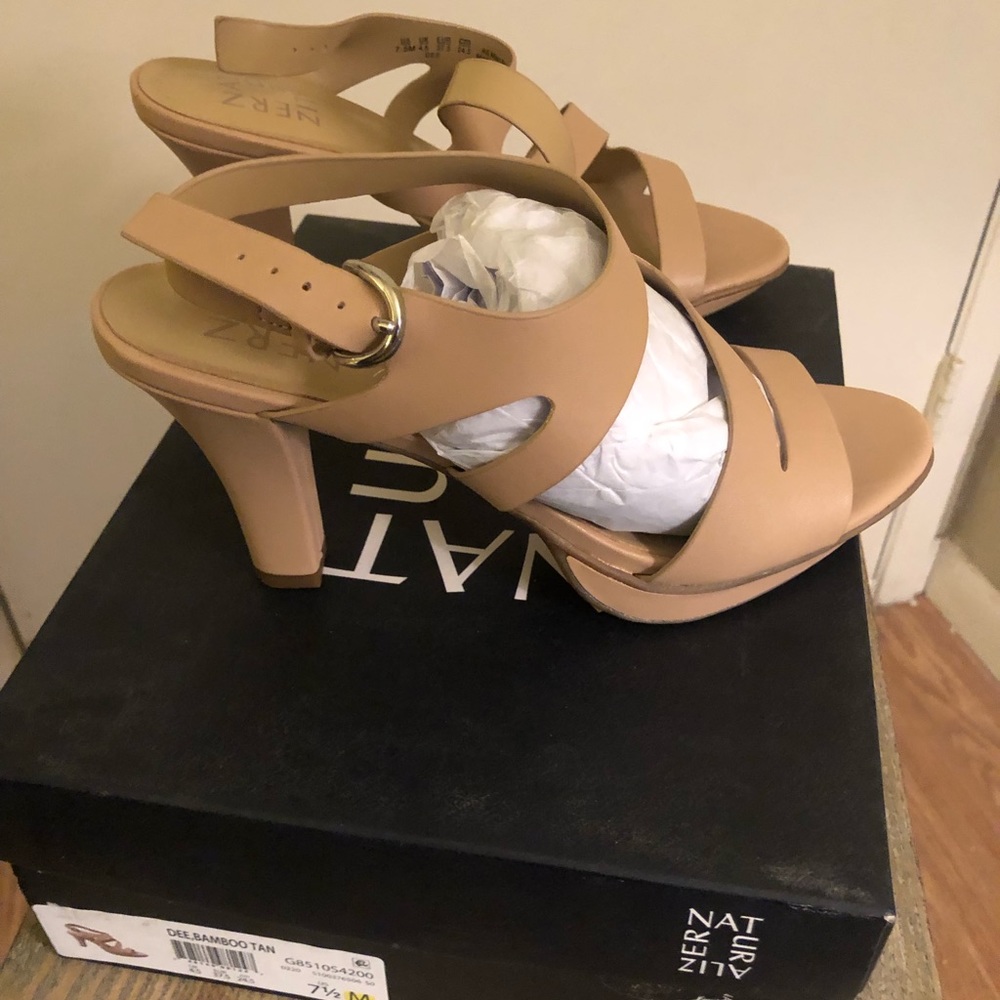 Naturalizer, new 7 1/2 heel sandals